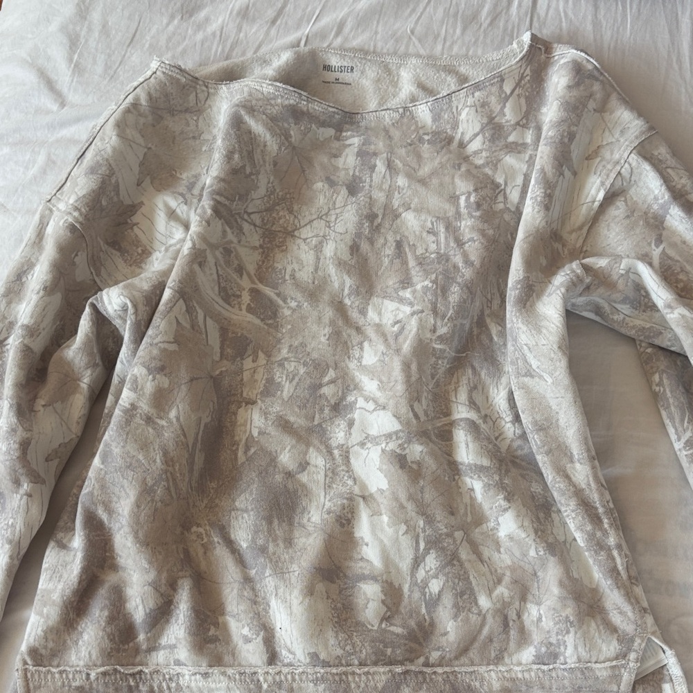 hollister off the shoulder camo sweatshirt